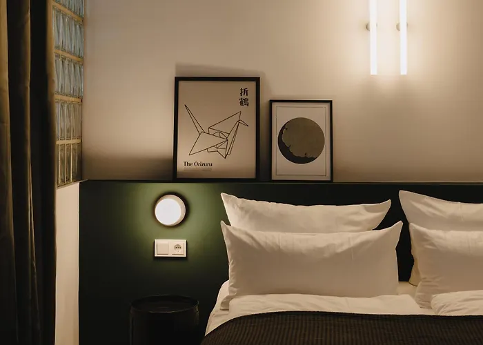 Nook Am Checkpoint Charlie