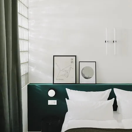 Nook Am Checkpoint Charlie