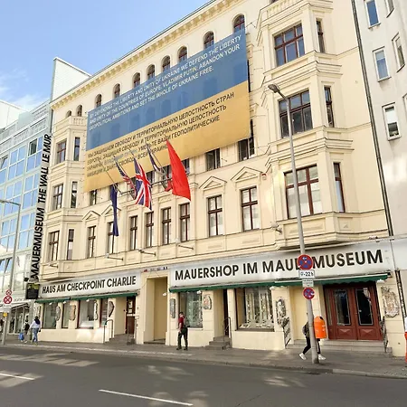 Nook Am Checkpoint Charlie * Берлин