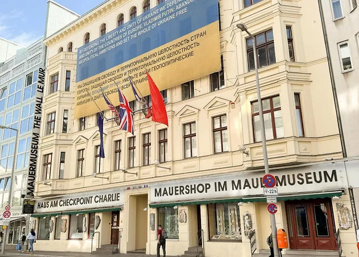 Nook Am Checkpoint Charlie * برلين