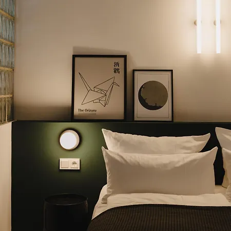 Nook Am Checkpoint Charlie