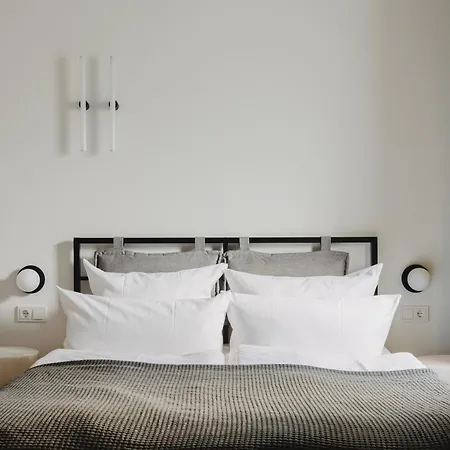 Nook Am Checkpoint Charlie *