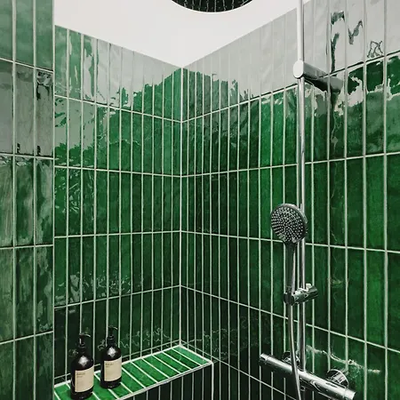 Nook Am Checkpoint Charlie