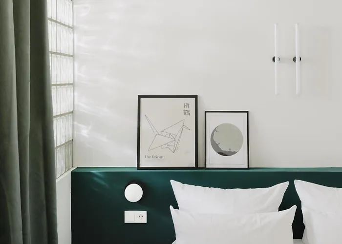 Nook Am Checkpoint Charlie