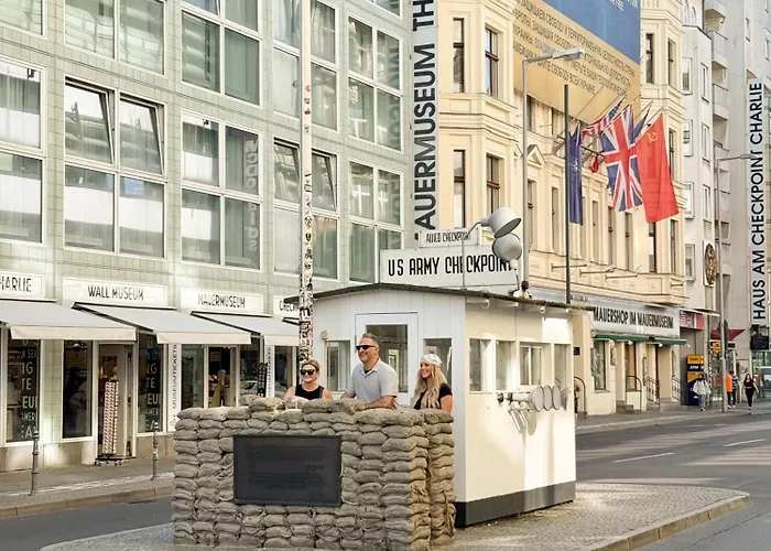 Nook Am Checkpoint Charlie *